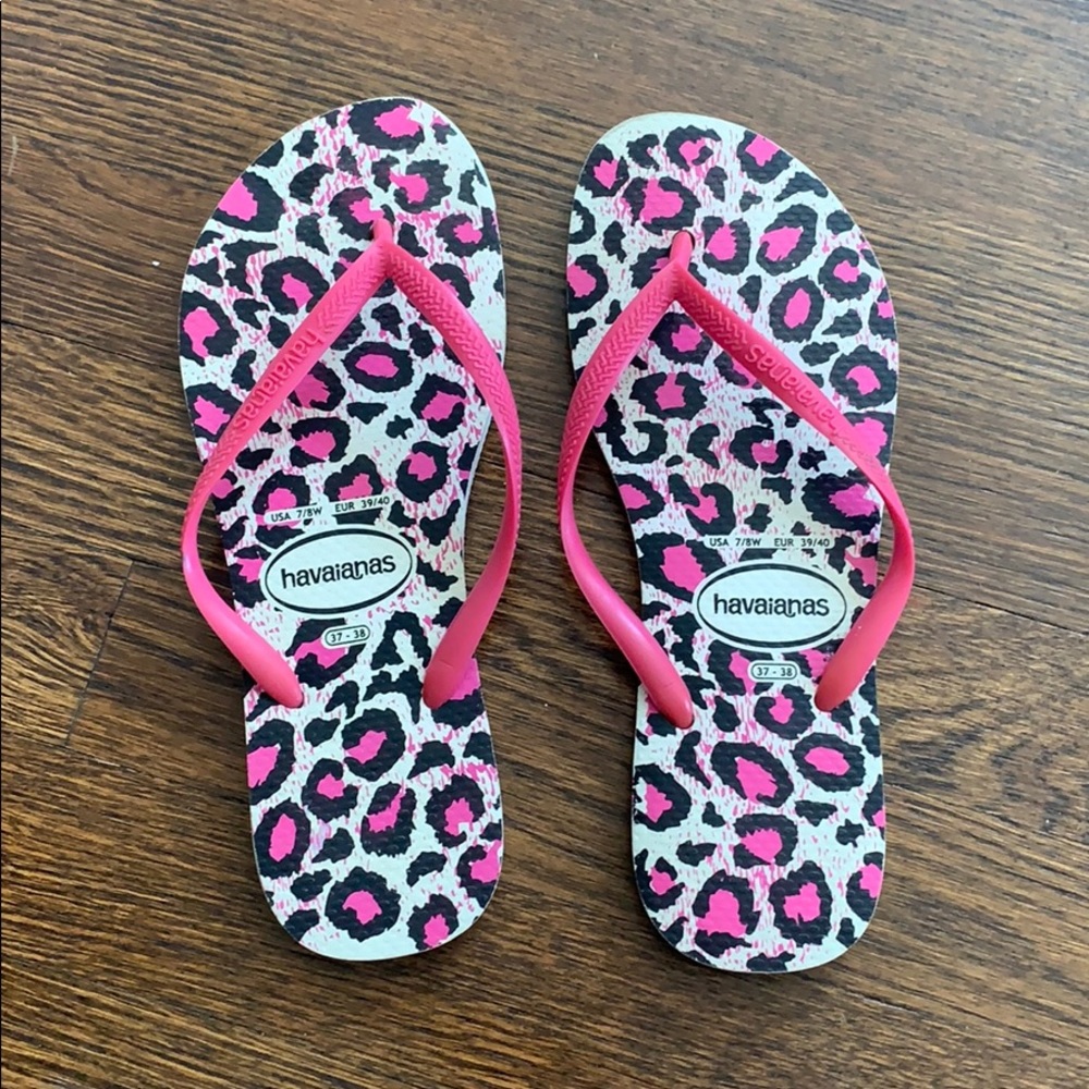 WORN ONCE!! women’s flip flop havaianas size 7/8